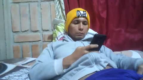 Snapshot of boycumlatino21 chatting on January 7, 3:03 am Boy online show from January 7, 3:03 am
