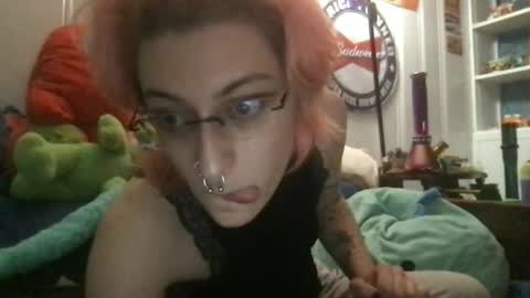 boywithbug online show from February 4, 12:19 am