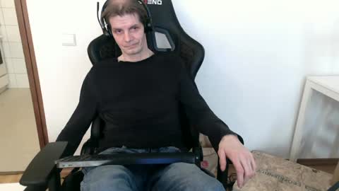 Snapshot of bponie1 chatting on March 11, 8:52 am bponie1 online show from March 11, 8:52 am