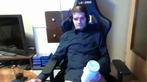 Snapshot of bponie1 chatting on February 6, 5:03 am bponie1 online show from February 6, 5:03 am