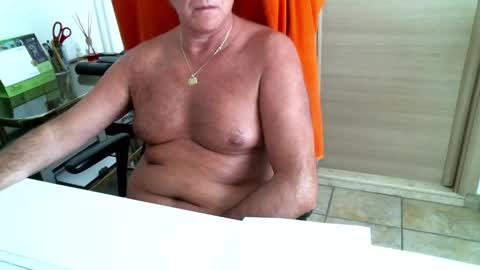 Snapshot of braccobald chatting on March 3, 10:28 am Braccobald online show from March 3, 10:28 am