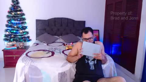 Snapshot of bradandjenn chatting on December 23, 6:15 pm Your favorite couple and the best butt on Chatur online show from December 23, 6:15 pm