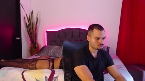 Snapshot of bradandjenn chatting on September 30, 3:00 pm Your favorite couple and the best butt on Chatur online show from September 30, 3:00 pm