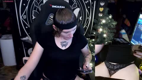 BrandiWRLD999 online show from December 26, 8:00 pm