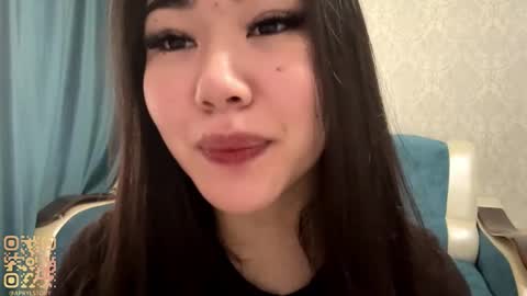 Snapshot of brandysveum chatting on October 31, 7:20 am Aypril online show from October 31, 7:20 am