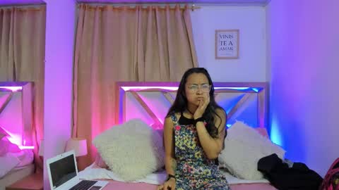 Snapshot of bravepetunia chatting on October 17, 12:20 pm bravepetunia online show from October 17, 12:20 pm