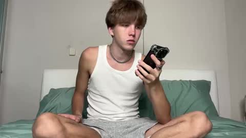 Snapshot of braxiboy chatting on October 31, 7:03 pm Brax online show from October 31, 7:03 pm