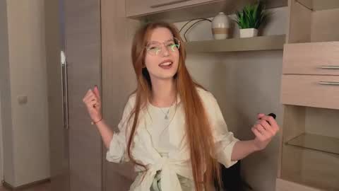 Maria online show from October 31, 2:06 pm