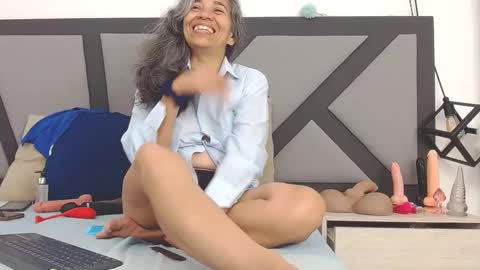 Snapshot of brenda_velasquez chatting on October 11, 10:24 pm BRENDA VELASQUEZ online show from October 11, 10:24 pm