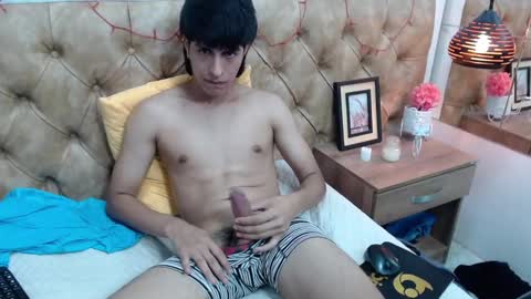 Snapshot of brent18_ chatting on February 15, 4:47 am Esteban online show from February 15, 4:47 am