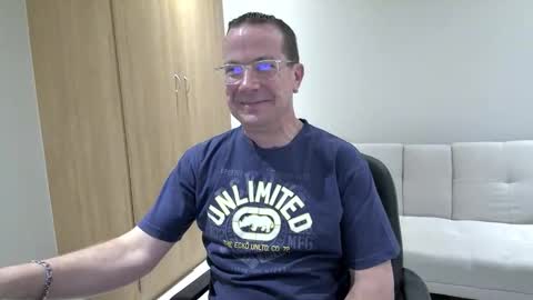 Snapshot of brettdj chatting on September 23, 3:39 pm Brett online show from September 23, 3:39 pm