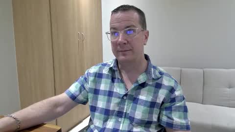 Snapshot of brettdj chatting on September 13, 5:59 pm Brett online show from September 13, 5:59 pm