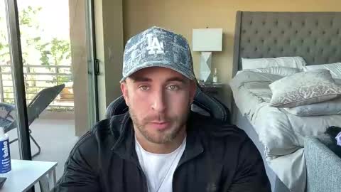 Snapshot of brettmycles chatting on October 27, 10:54 pm Brett Mycles online show from October 27, 10:54 pm