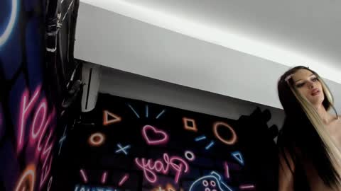 Brianna online show from December 8, 5:39 am