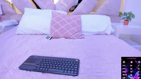 Snapshot of briannahill_ chatting on September 11, 12:17 pm Brianna online show from September 11, 12:17 pm