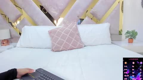 Snapshot of briannahill_ chatting on September 12, 12:40 pm Brianna online show from September 12, 12:40 pm
