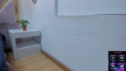 Snapshot of briannahill_ chatting on October 18, 12:09 pm Brianna online show from October 18, 12:09 pm
