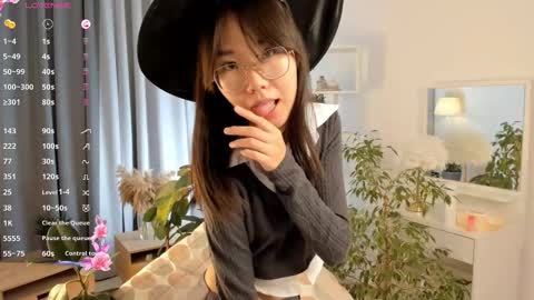 Snapshot of bridgetbottrell chatting on October 1, 4:06 pm Hanna online show from October 1, 4:06 pm