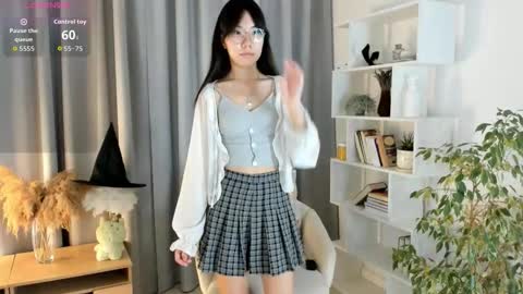 Snapshot of bridgetbottrell chatting on October 23, 1:18 am Hanna online show from October 23, 1:18 am