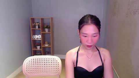 brie_belle online show from February 13, 5:37 am