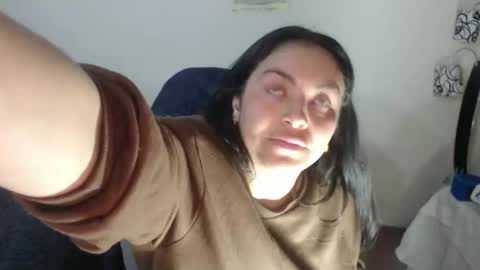 scarleth    follow mee 3 kis online show from November 8, 3:09 am