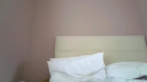 britguy6985 online show from April 16, 10:59 am