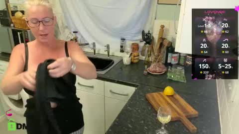 Snapshot of britishladya chatting on September 29, 5:45 pm Lady Annabelle Montgomery online show from September 29, 5:45 pm