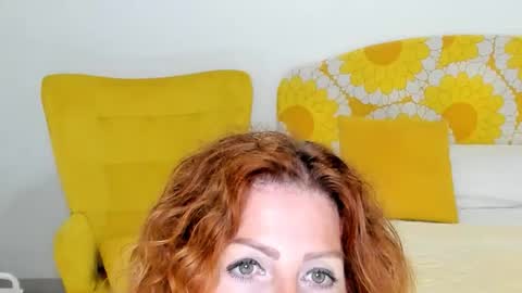 Snapshot of britishmilfpenelope chatting on October 6, 10:00 am Penelope online show from October 6, 10:00 am