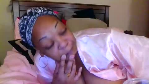 brownroundrenee online show from April 13, 10:30 am