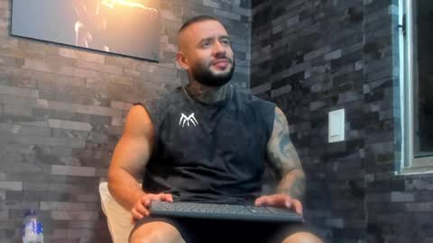 brucedallas online show from April 19, 3:40 am