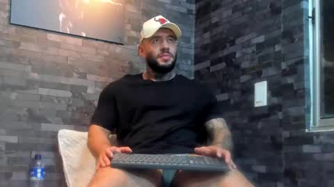 brucedallas online show from April 22, 5:03 am