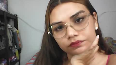 Snapshot of brunette_dan chatting on December 15, 2:52 am norma online show from December 15, 2:52 am