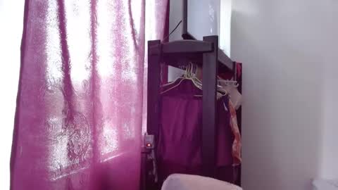 Snapshot of brunette_dan chatting on February 17, 5:01 pm norma online show from February 17, 5:01 pm