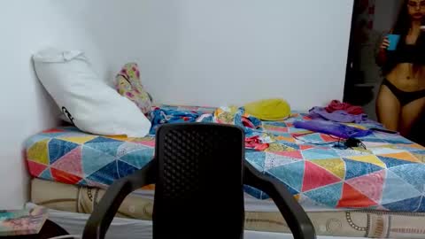 Snapshot of brunette_dan chatting on March 11, 5:13 am norma online show from March 11, 5:13 am
