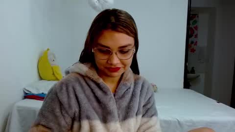 Snapshot of brunette_dan chatting on March 7, 1:20 am norma online show from March 7, 1:20 am