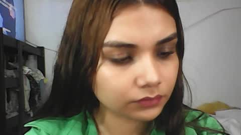 Snapshot of brunette_dan chatting on December 16, 1:10 am norma online show from December 16, 1:10 am