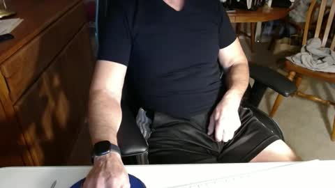 Snapshot of brussells chatting on December 17, 3:27 pm Brussells online show from December 17, 3:27 pm