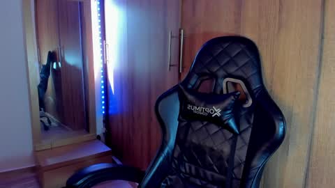 Snapshot of bryan_boy_ chatting on December 20, 2:48 pm bryan online show from December 20, 2:48 pm