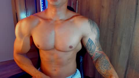 Snapshot of bryan_boy_ chatting on December 15, 4:48 pm bryan online show from December 15, 4:48 pm