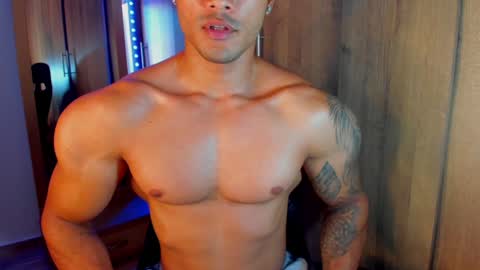 Snapshot of bryan_boy_ chatting on January 8, 9:12 pm bryan online show from January 8, 9:12 pm