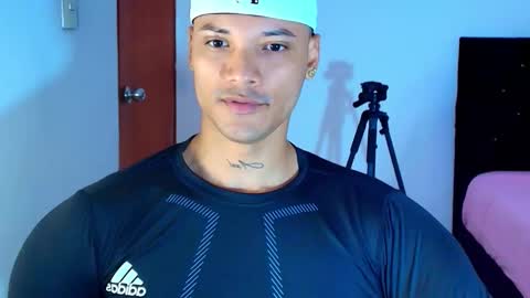 Snapshot of bryan_boy_ chatting on October 25, 10:10 pm bryan online show from October 25, 10:10 pm