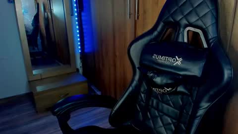 Snapshot of bryan_boy_ chatting on March 10, 2:28 am bryan online show from March 10, 2:28 am