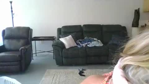 bubbles online show from May 31, 9:16 pm