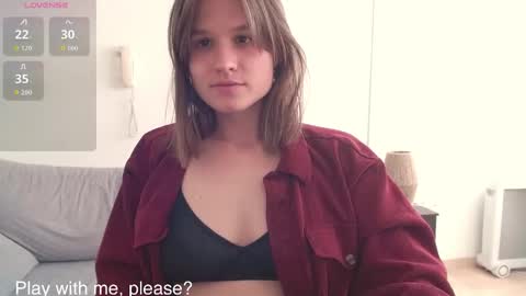 Snapshot of buckwheat_queen chatting on October 8, 7:20 pm Mira online show from October 8, 7:20 pm