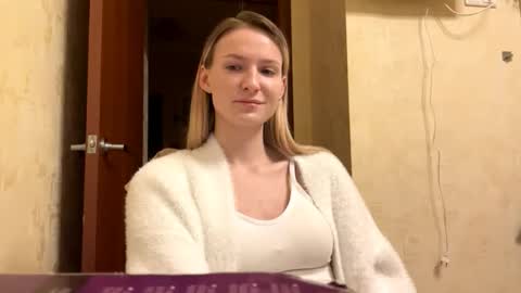 Nicole online show from February 12, 9:18 pm