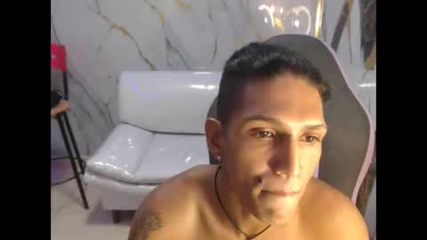 Snapshot of bull_cam chatting on September 18, 8:24 pm bull_cam online show from September 18, 8:24 pm