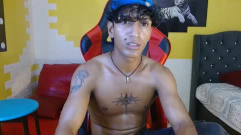 Snapshot of bull_cam chatting on September 25, 8:49 pm bull_cam online show from September 25, 8:49 pm
