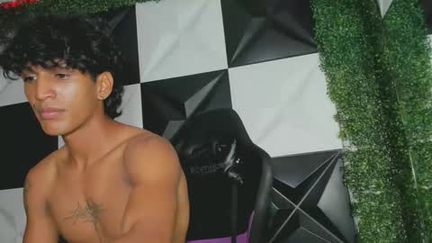 Snapshot of bull_cam chatting on October 6, 8:04 pm bull_cam online show from October 6, 8:04 pm