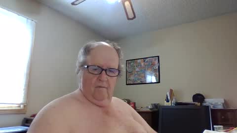 bullfrogg5050 online show from June 18, 10:37 pm