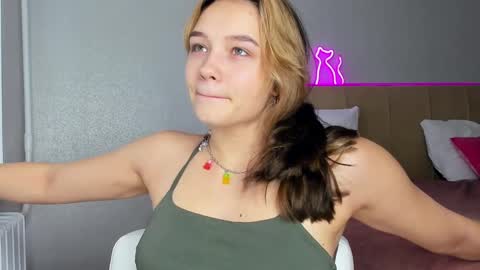 Snapshot of bunny_bonny chatting on March 2, 12:22 pm Alice online show from March 2, 12:22 pm